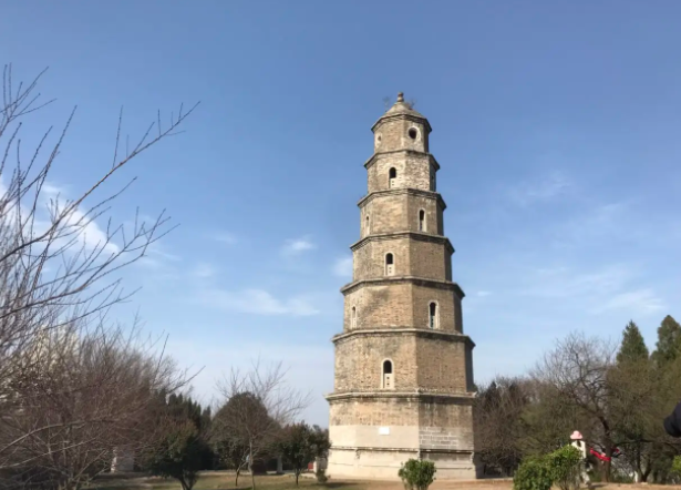 黄岛区|荆门市的城东有一座山，山上有一尊塔，塔名东宝塔