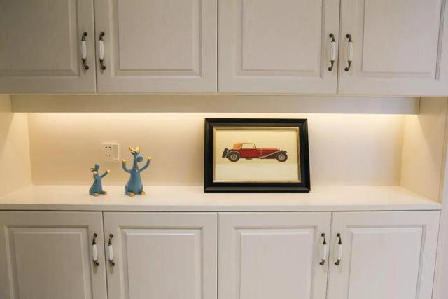 想在定制柜上装灯带,该做哪些准备?又该让谁施工?