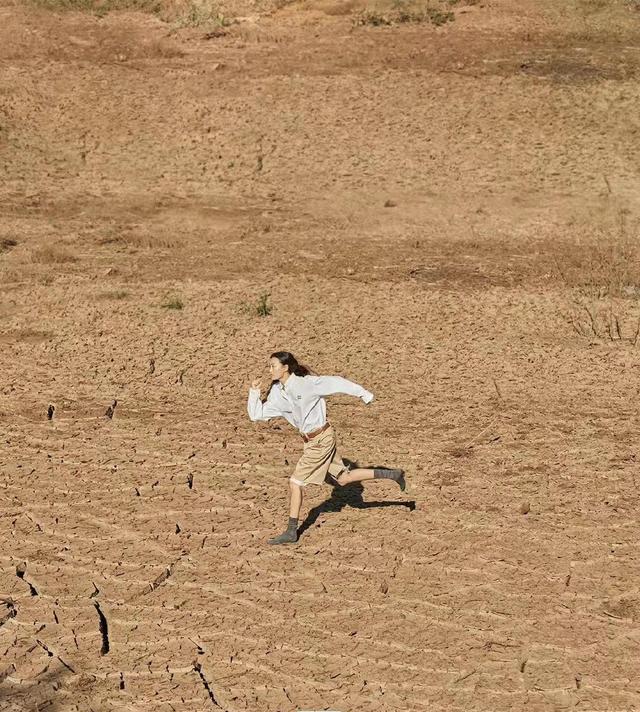 陈冠希|秦舒培大翻车！素颜暴露男相长成陈冠希翻版，表现力太差被吐槽