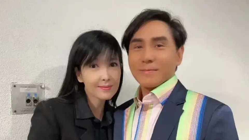 周慧敏|香港红磡体育馆，为了这个终身不娶的痴情男人，周慧敏登台了！