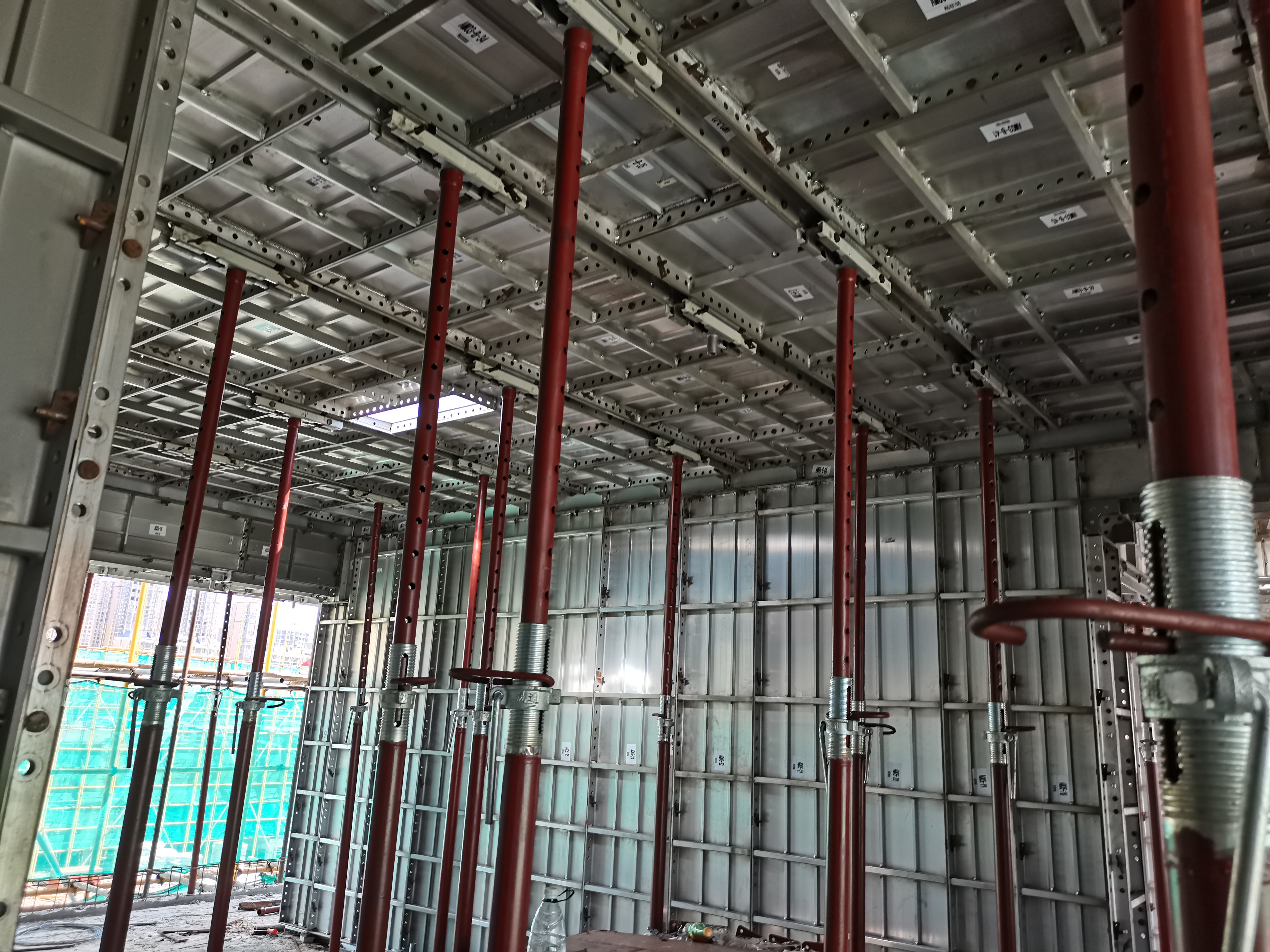 按照材料来分,建筑模板有哪几类?