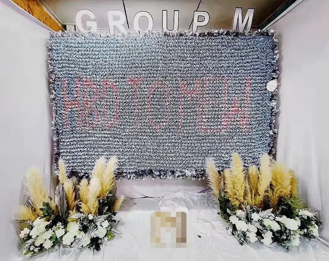 |泰男星中国粉丝顶风集资！用钱堆两米高蛋糕，钞票做礼物装满卡车