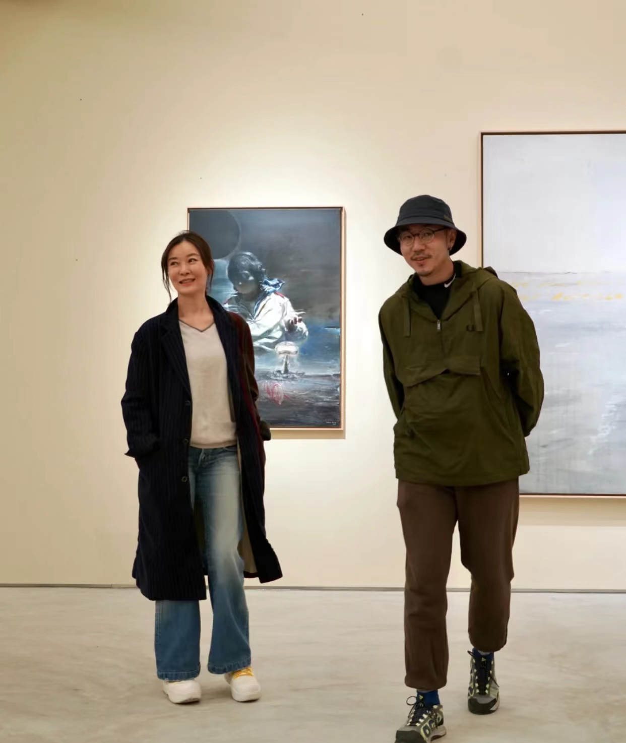 柯蓝|众星现身艺术活动：柯蓝面部显僵硬，鲁豫穿皮裤瘦得脖子青筋直冒