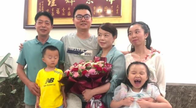 小姐姐|田静晒聚餐画面，田妈对女婿特殊照顾被指偏心，姚威的回答有深意