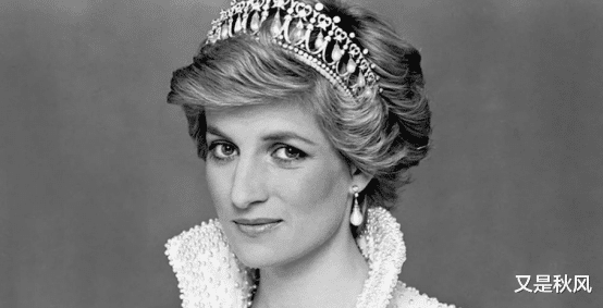 秦岚|1982年,刚怀孕的戴安娜和查尔斯在海里游玩,两人甜蜜又幸福