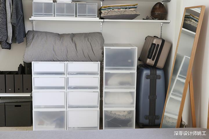 想要更省钱,不妨用定位卡槽+挂杆做个简易衣柜,灵活性还高