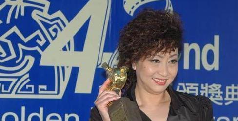 元秋|包租婆元秋：训斥洪金宝，周星驰三请才出山，连成龙都要敬她三分