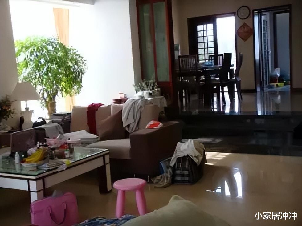 越来越多的人客厅不放茶几了!学学年轻人的做法,美观不占地