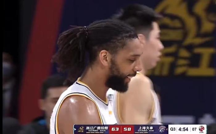 杨鸣|垃圾时间，广厦换下主力，为何杨鸣还坚持全主力穷追猛打？
