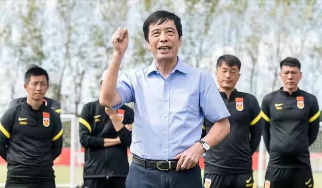 中国足协|曝足协开始督促国脚自由身证明，上海海港乐开花，引发球迷热议！