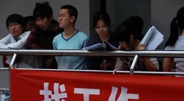 劳务派遣|父母混得差,最好不要让子女做这5种职业,哪怕工资再高也别做