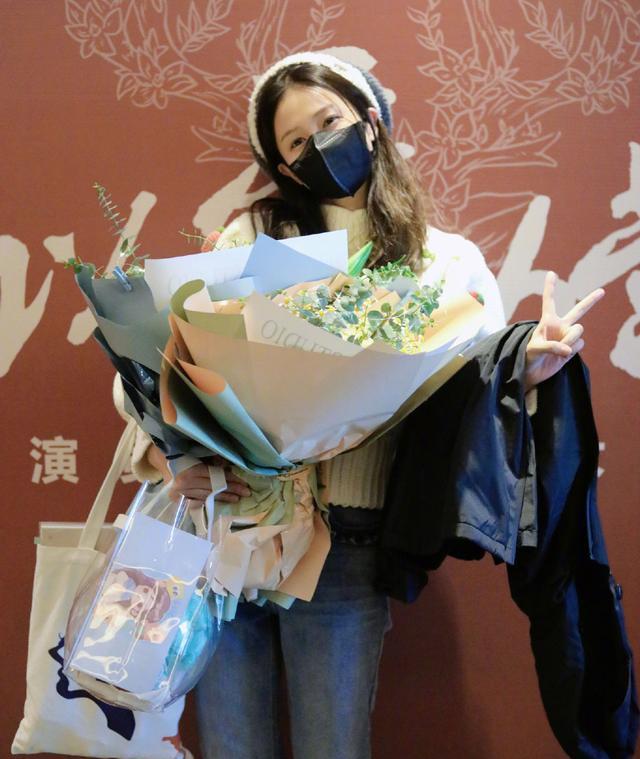 邢菲|正式官宣!王鹤棣白鹿《以爱为营》首发概念海报,网友:土味拍摄