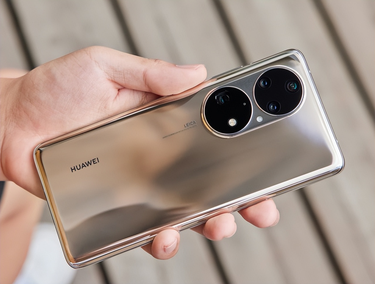 安卓|安卓厂商削减1.7亿部订单!年轻人不换手机引热议