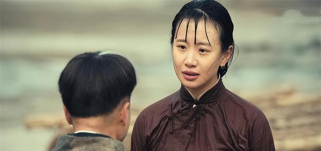 吴谨言|8位“架子比岁数大”的明星：数十名保镖开道，漱口水吐助理手上