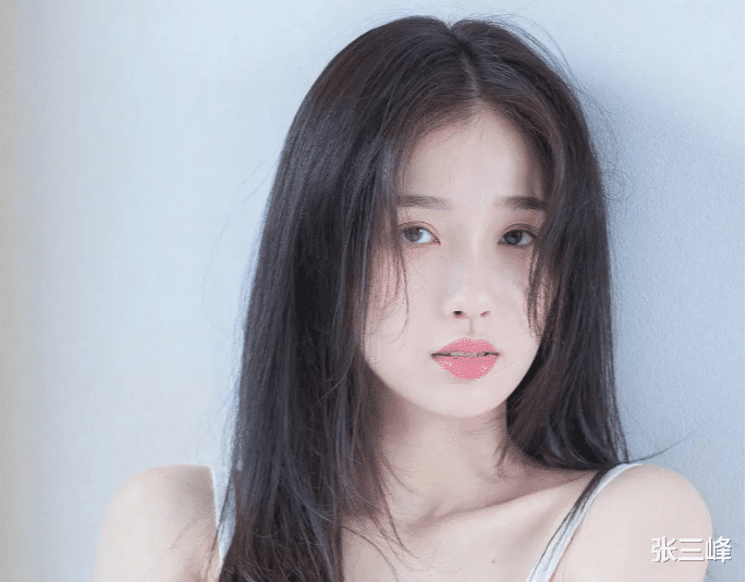 撞脸|女星“跨性别”撞脸！赵露思被称女版张大大，热巴撞脸全球巨星