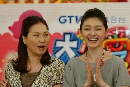 小S|矛盾升级！小S曝大S和具俊晔私密事，惹汪小菲发文怒怼