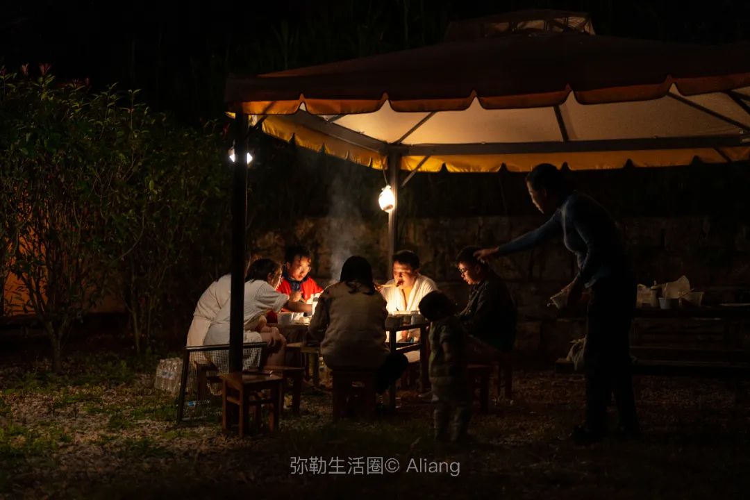 表情包|弥勒有个明朝就发现的神秘温泉，水烫得能煮鸡蛋，需要坐船才能进入