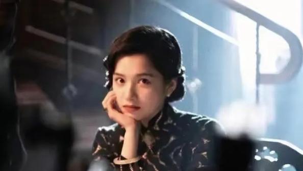 王一博|23岁张婧仪在新片中脸上写满故事感，和王一博那条线却让人意难平