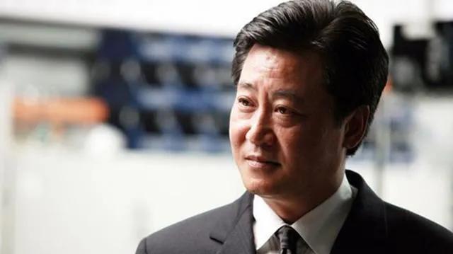 徐梵溪|前男友花5亿娶李小冉，改名三次也不红，如今37岁仍单身