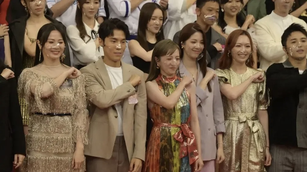 台庆|TVB台庆亮灯仪式的大合照，站位太有讲究了！