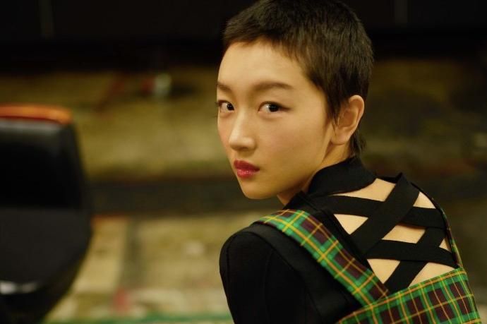 周冬雨|娱乐圈的塑料姐妹情,看似踩闺蜜和抢男友,实际和这两个原因有关