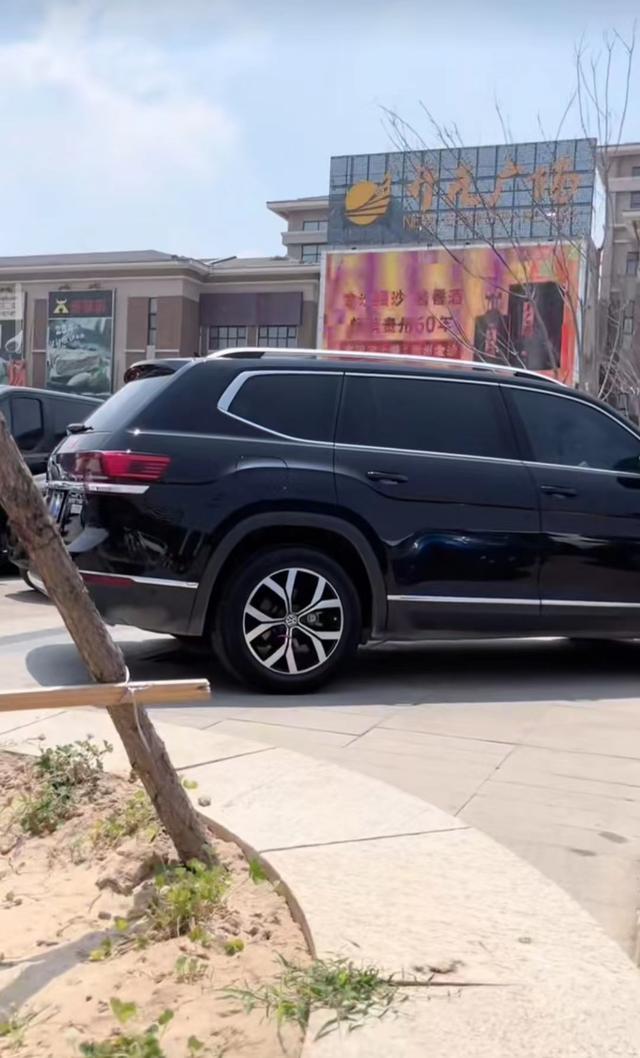 |许姚田一家亲！田家儿女法庭外苦等，简陋用餐环境再引热议