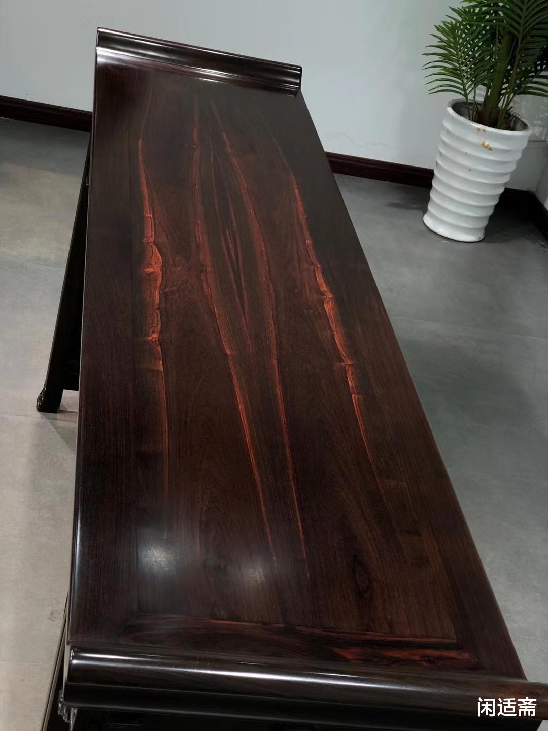 雕刻|古朴庄重，大红酸枝，螭龙纹翘头案