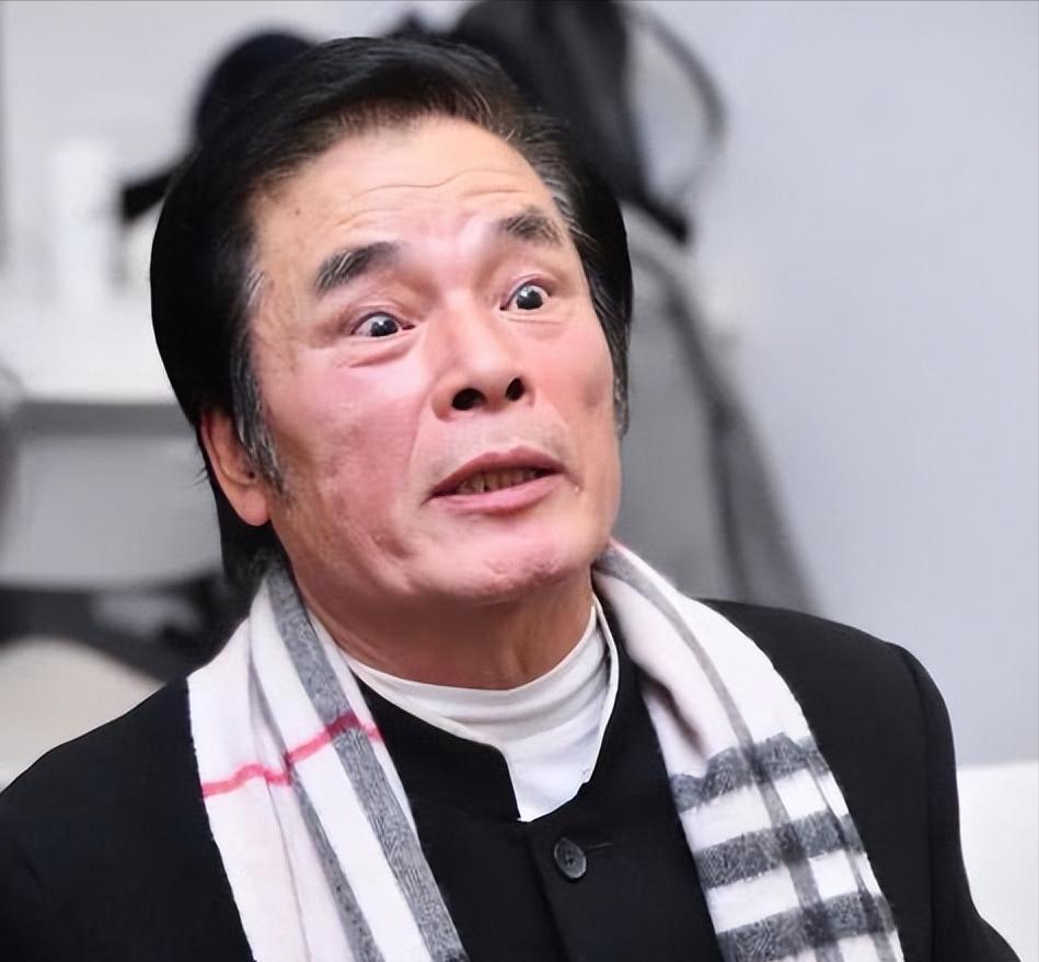 韦小宝|雷洪：破产后6个老婆全跑光，71岁再娶娇妻，如今仍然风流快活！