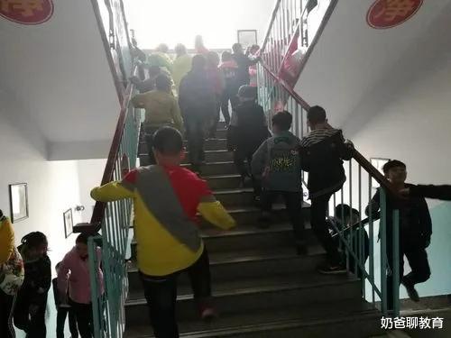 招聘|9岁女孩课间被撞倒，几小时后昏迷死亡，父亲看到一个鸡蛋大的包