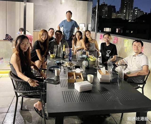 区文诗|香港知名女星晒过亿豪宅！瘦到脱相遭质疑患重病，谈过30多次恋爱