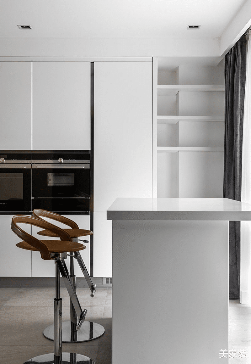 173平台式现代三居室,高效整合空间,客厅开间多出一个功能间