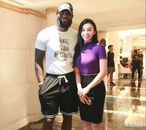 美国队|她是中国最美NBA主播，在美国秀傲人身材，体重150斤，男友强壮