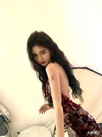 鞠婧祎|“4000年一遇美女”鞠婧祎上围消风成排骨胸！瘦过头近照曝光