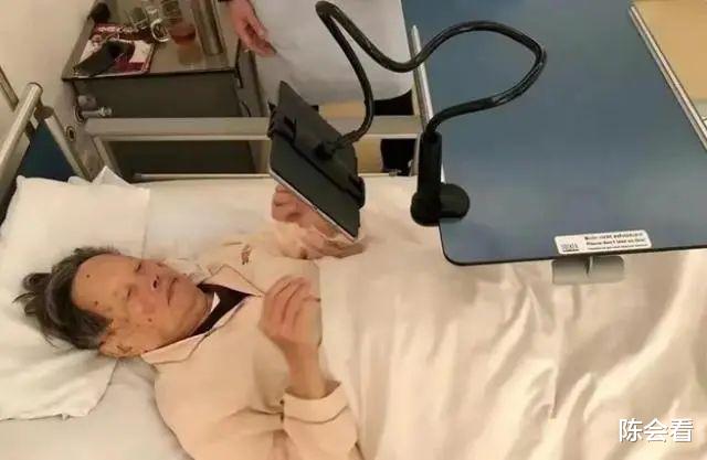 杨振宁|百岁杨振宁摔倒住院，翁帆日夜陪伴，三个孩子却在美国无动于衷？