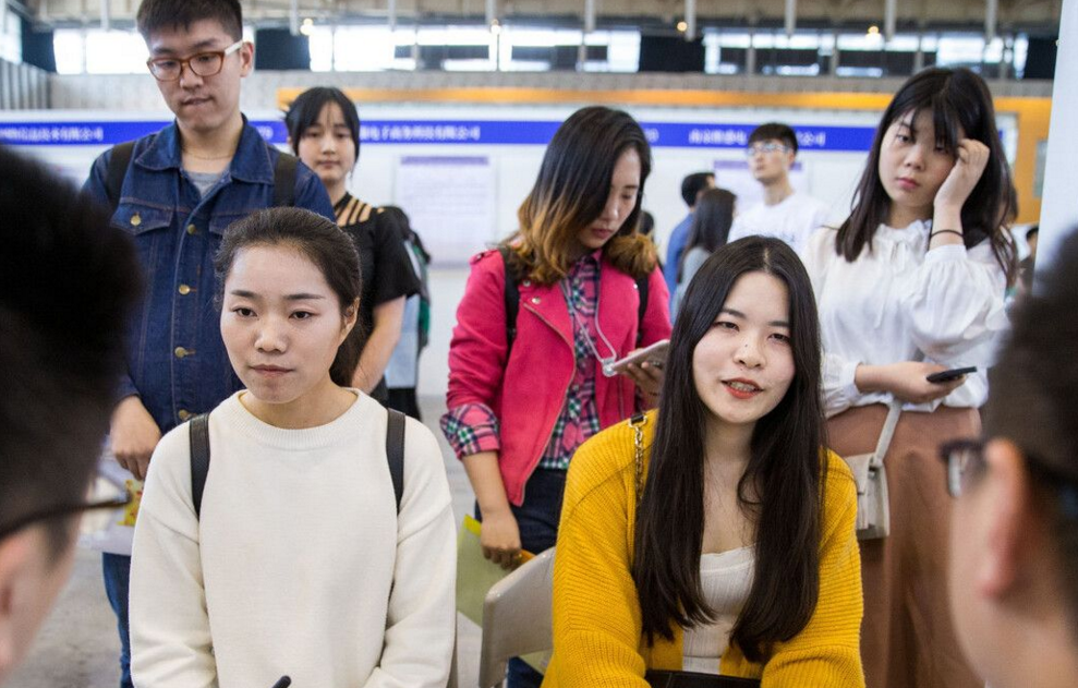大学生|大学生就业时，选择“校招还是社招”？211学姐一语道破玄机