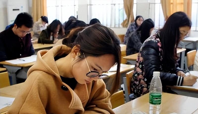 |应届生的春天来了，就业或将变得“容易”，家长直呼：喜从天降