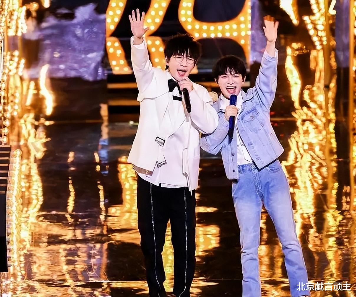 周深|乐坛劳模周深疯狂刷屏,网曝加盟全新综艺,嘉宾阵容吊足歌迷胃口