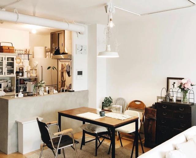 日本一家三口的溫馨生活,采用留白布局,家居设计充满美感