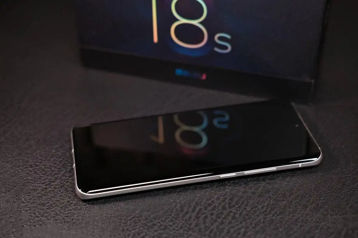 魅族|魅族发力,2K分辨率+120Hz双开,小尺寸旗舰跌至2849元