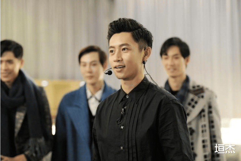 李易峰|中秋节娱乐圈真热闹!嫖娼、快男开撕、被猥亵等,大瓜还在继续