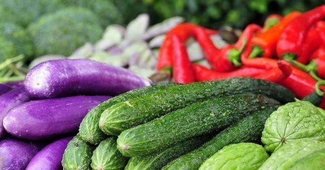 蔬菜|这3种蔬菜可能泡了“保鲜剂”，菜贩子：再有营养也不要给孩子吃