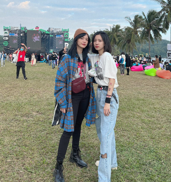 姚晨|43岁姚晨拍豹纹写真!黑丝袜衬托大长腿,风情万种姿势大胆抢眼