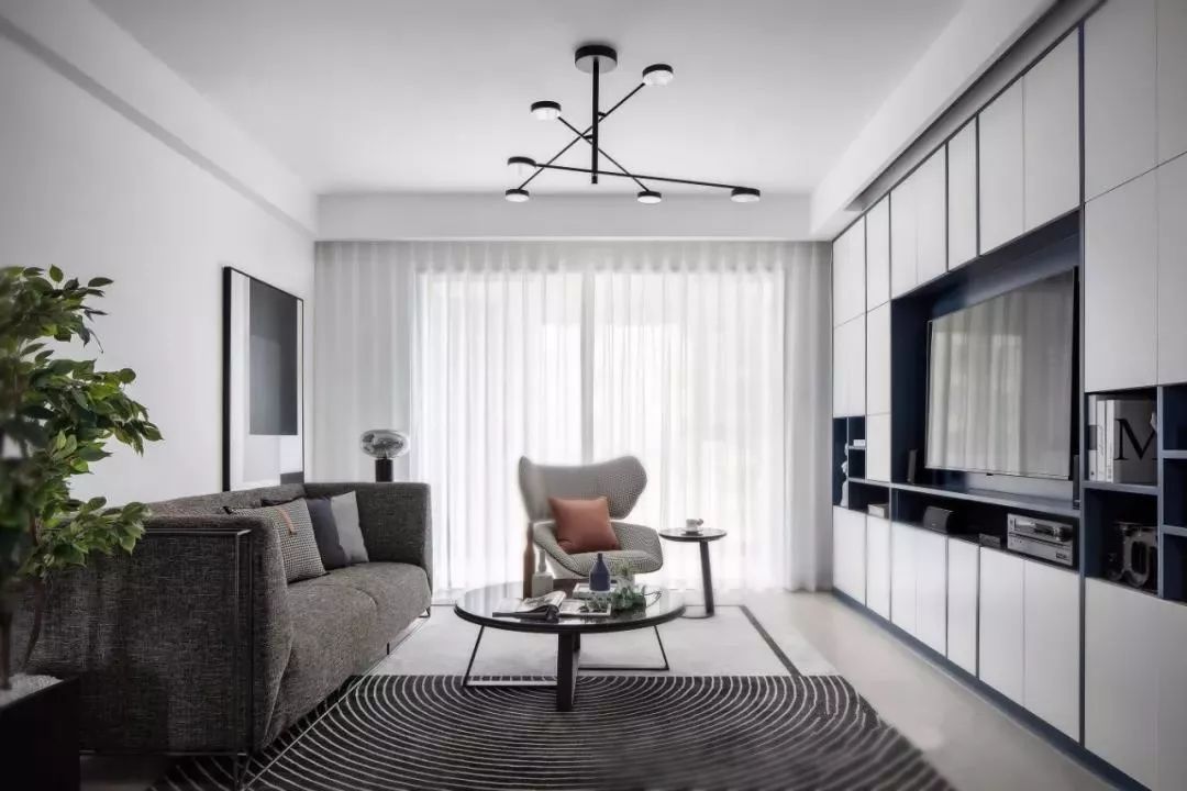 储物空间不够用?把小户型的电视背景墙利用起来