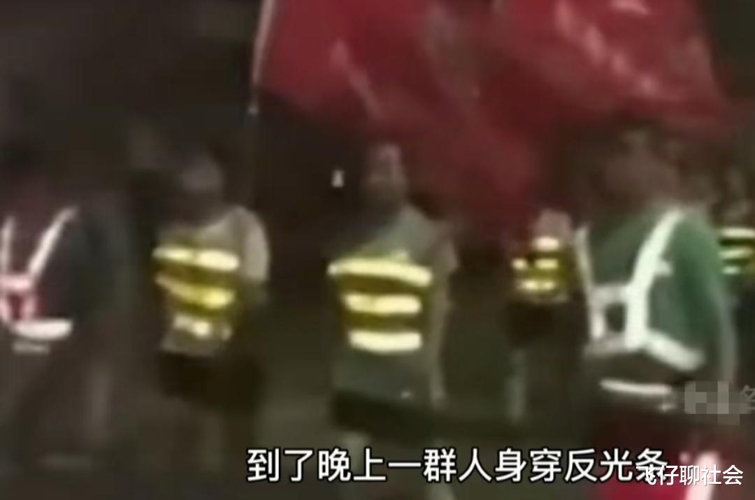 暴走团霸占机动车道还逆行,不料遇上硬茬女司机