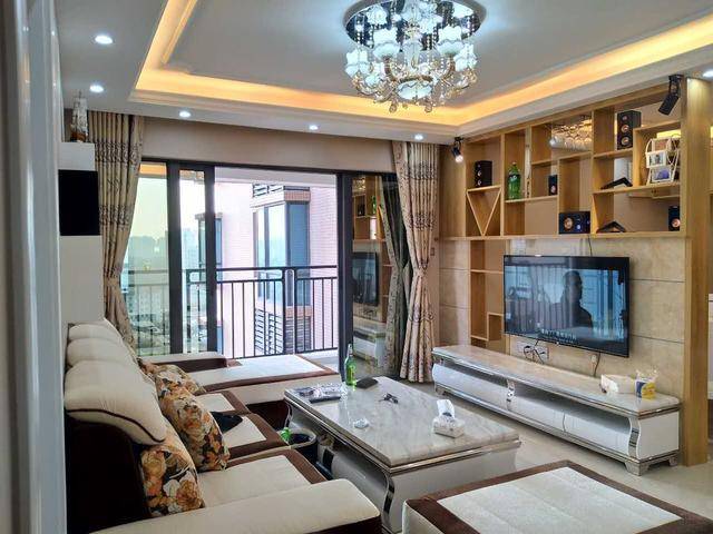 客厅砌了半堵墙,亲戚都说我脑子进水,柜子没做到顶才是大败笔!