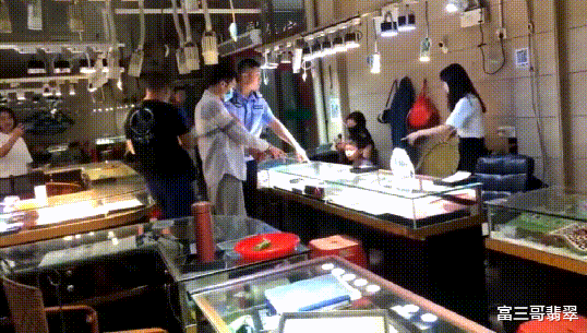 翡翠|16万的翡翠平安扣被盗，警方极速破案！