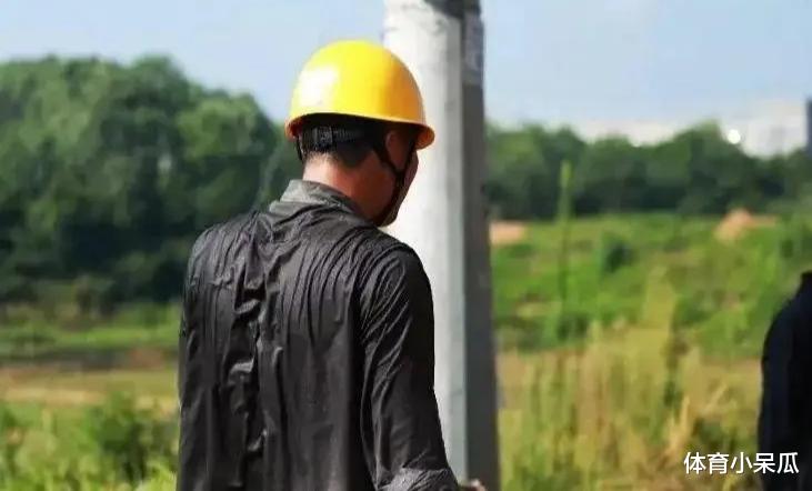 一天10万,你愿意去37℃的太阳下站一天吗?