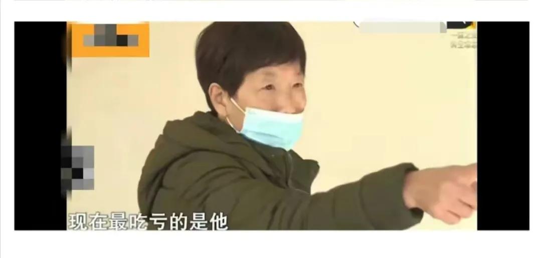 女子被丈夫家暴6年,离婚时丈夫突然瘫痪,婆婆:你得留下照顾他