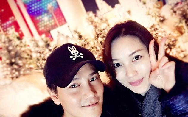 参观丁子峻住的豪宅，室内装修很浪漫，对老婆太宠爱了