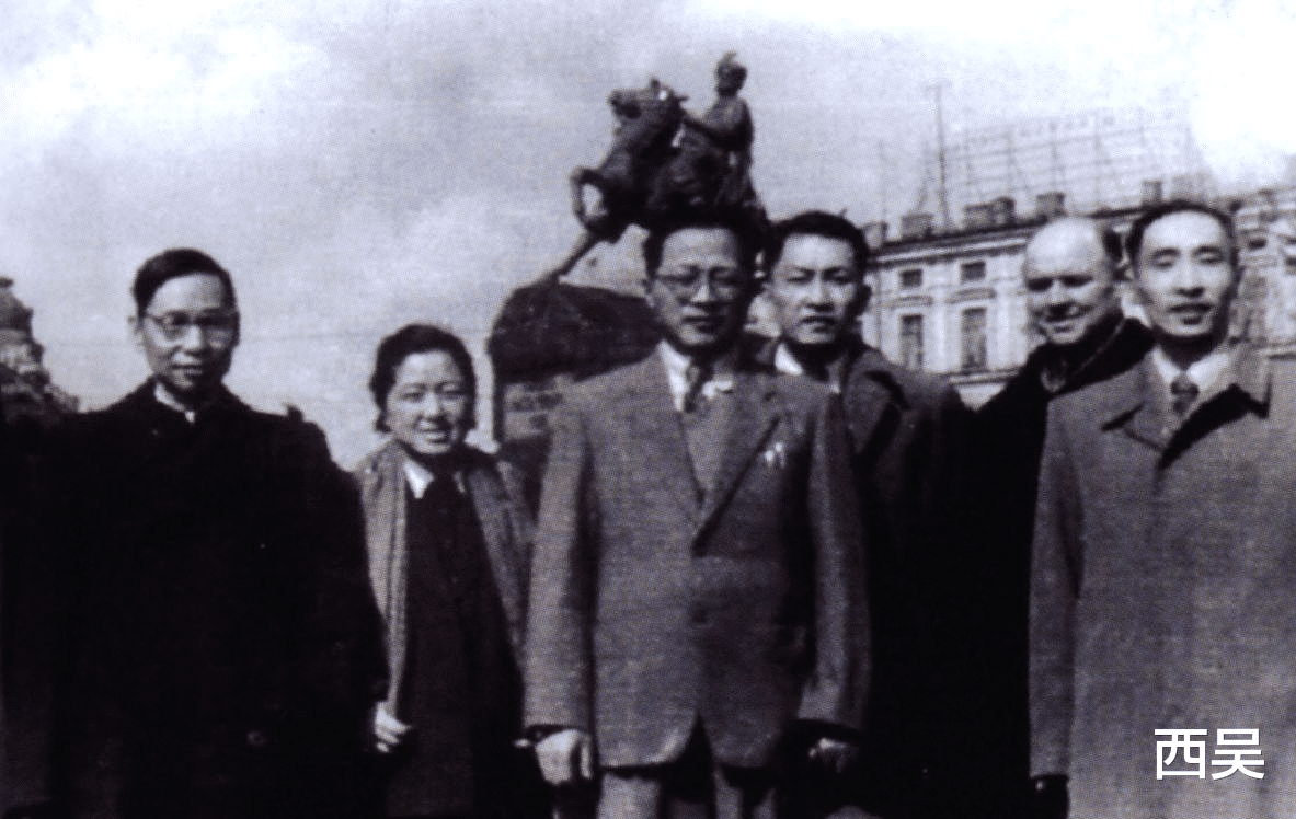 1968年北京机场发生空难,两个男尸紧紧抱一起,只为保护一份文件